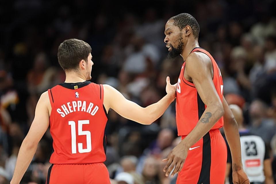 防守硬度明显提升了!火箭后场新星能否保持这样的侵略性呢?