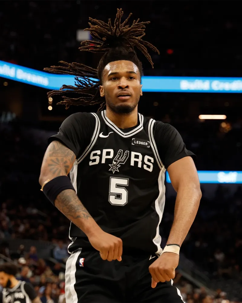 皇冠体育官方入口-来者不善!SLAM晒卡斯尔精彩赛场照与球迷分享