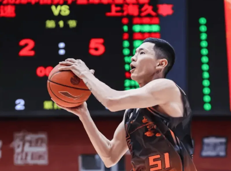 皇冠体育app下载-陈林坚半场9中5得到13分，其余队友合计32中7仅22%得到19分