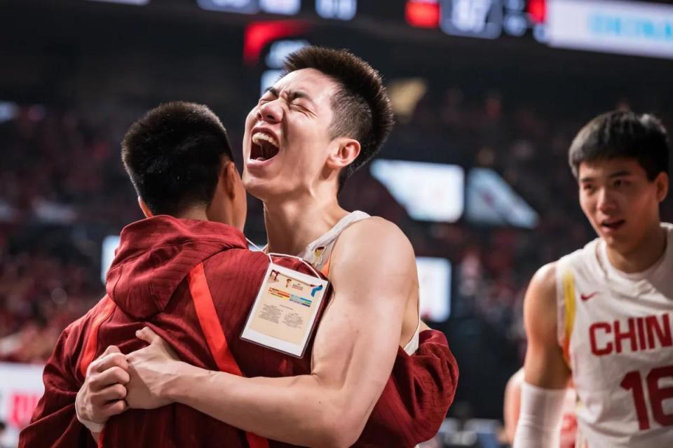 皇冠体育登录入口-落后11分完成逆转！中国男篮两连胜，掌握主动权，首支出线队诞生